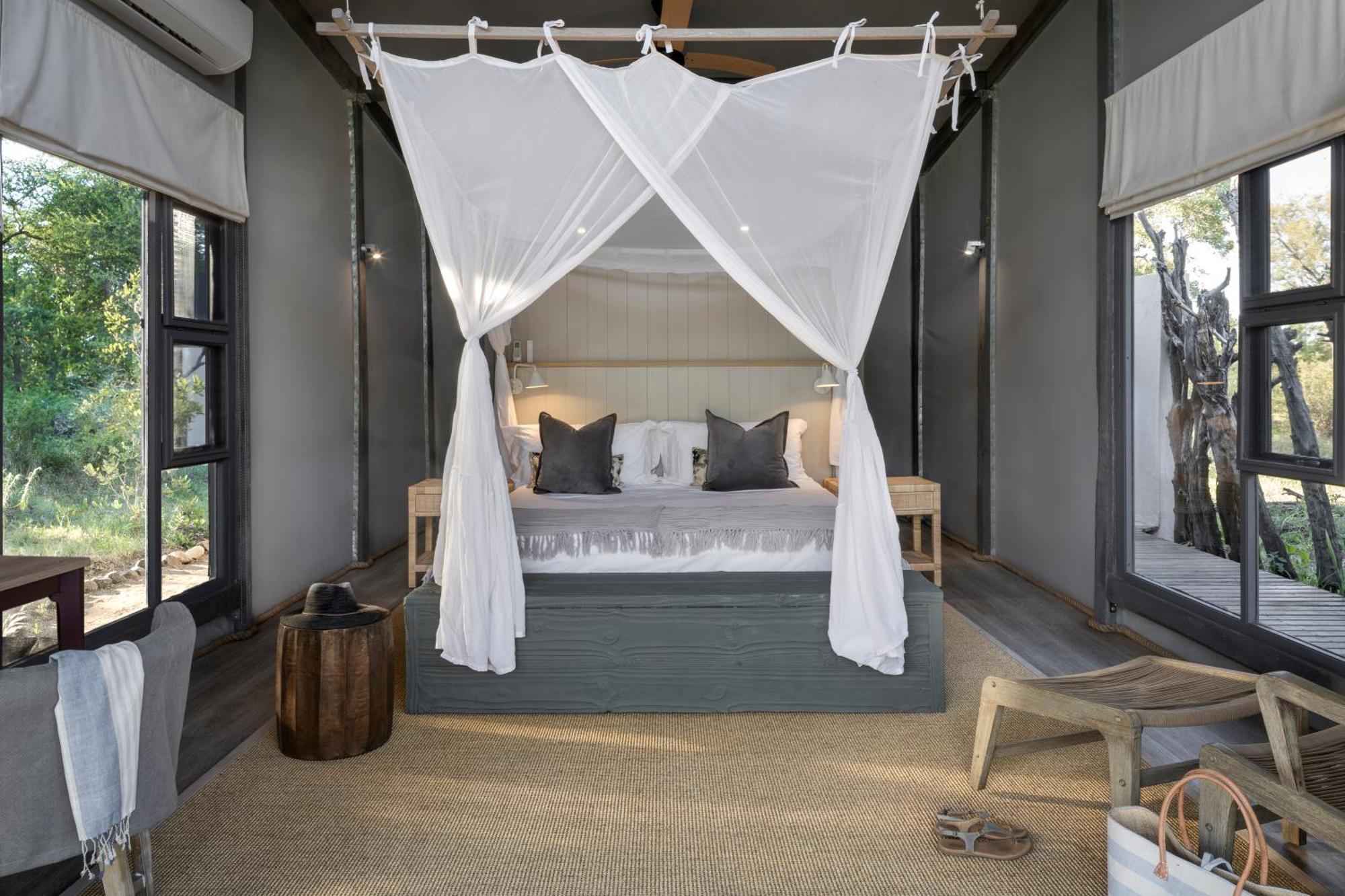 Simbavati River Lodge ティムババティ野生保護区 エクステリア 写真