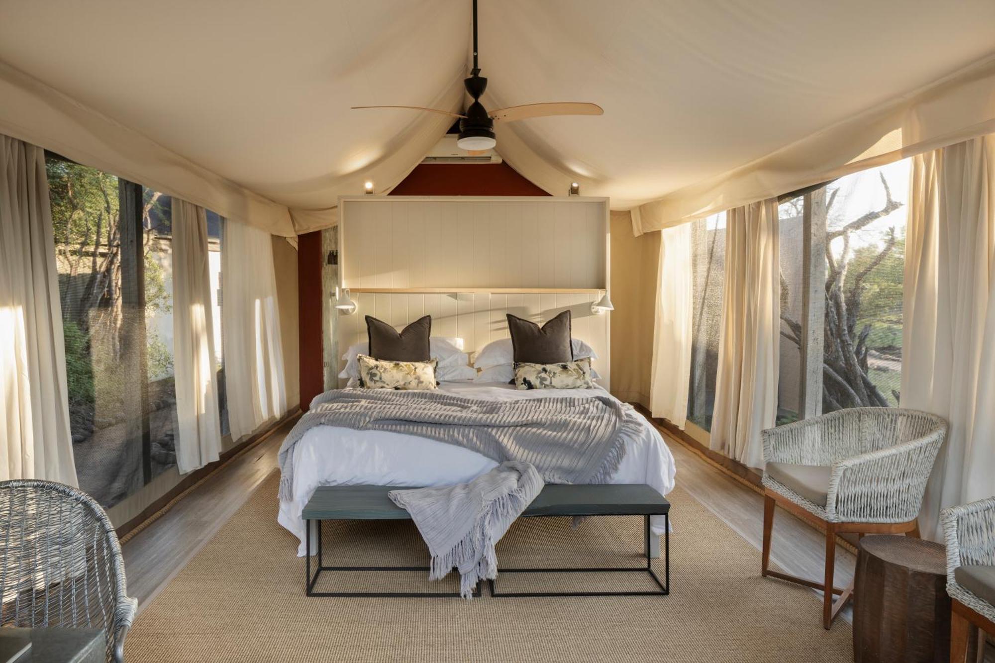 Simbavati River Lodge ティムババティ野生保護区 エクステリア 写真