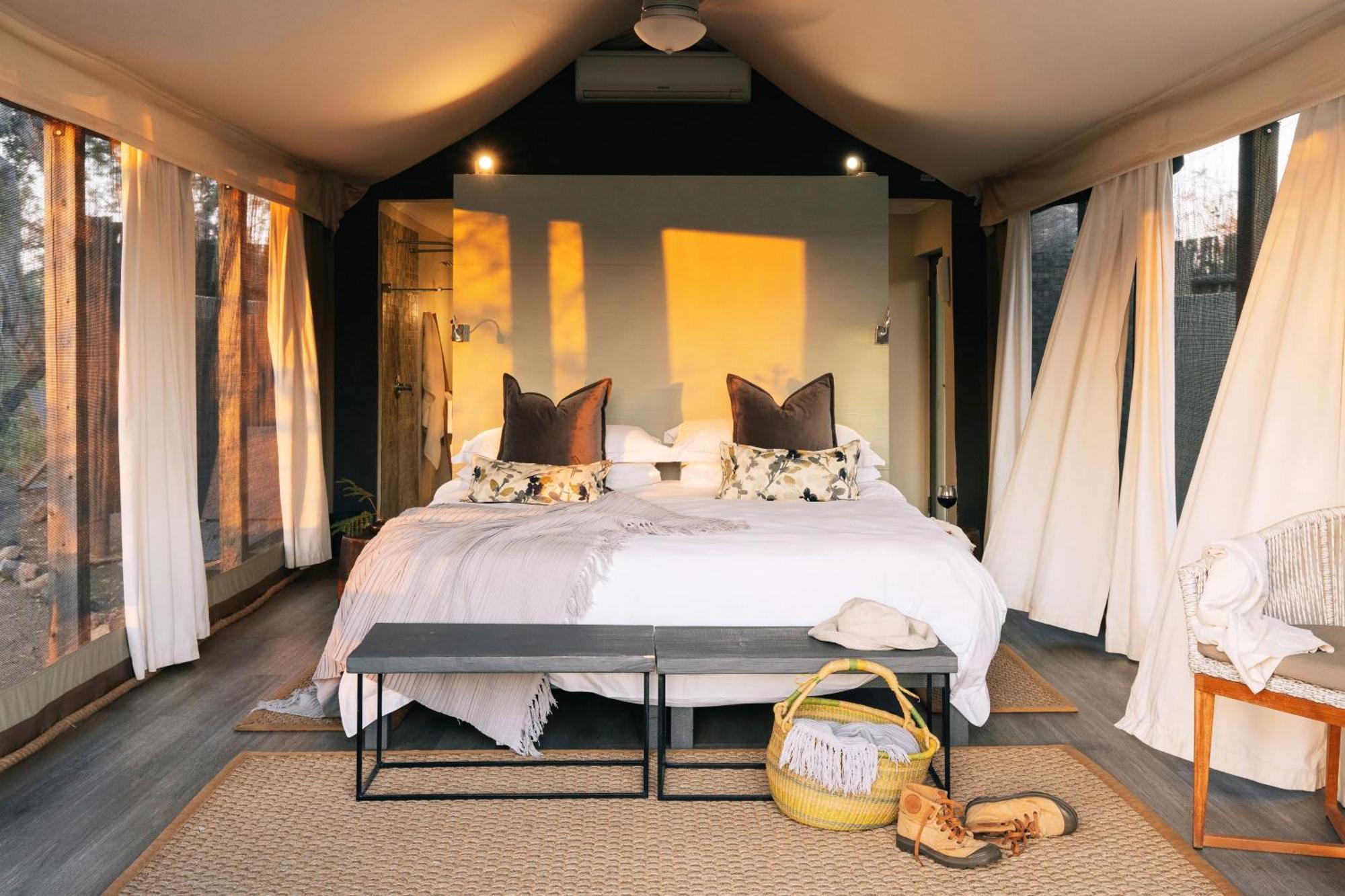Simbavati River Lodge ティムババティ野生保護区 エクステリア 写真
