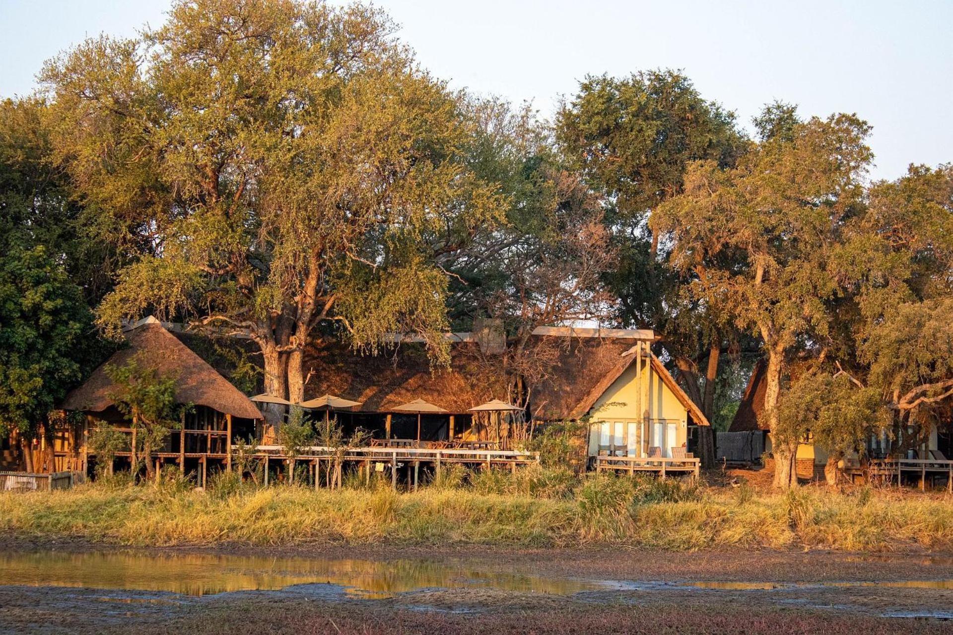 Simbavati River Lodge ティムババティ野生保護区 エクステリア 写真