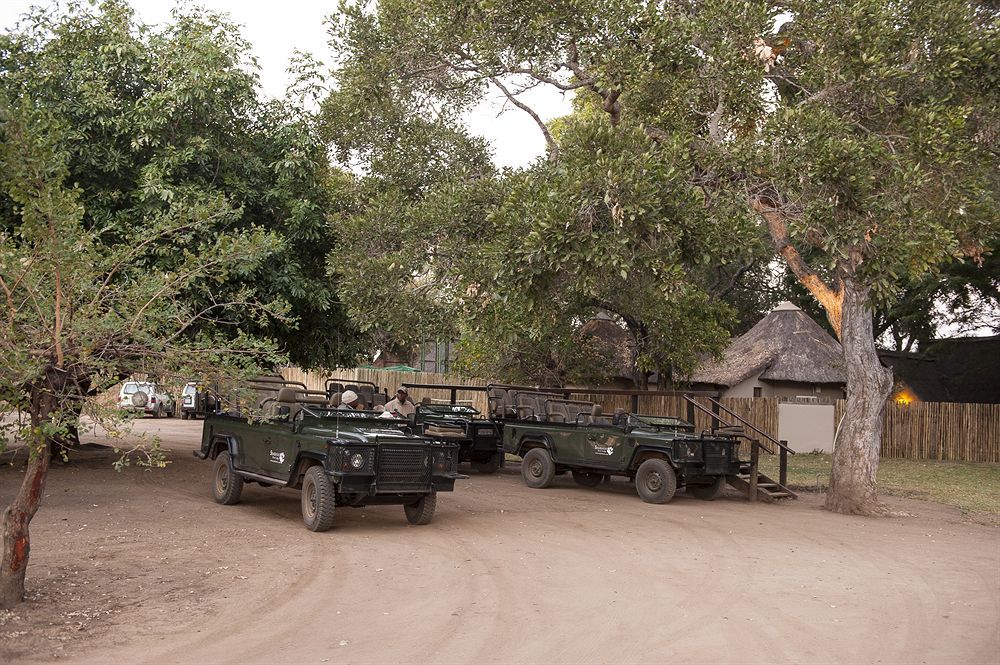 Simbavati River Lodge ティムババティ野生保護区 エクステリア 写真