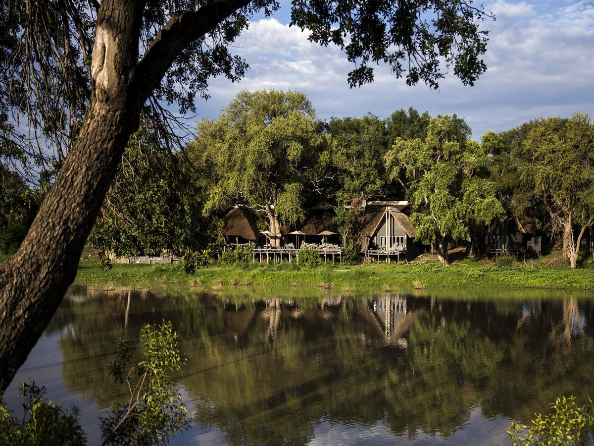 Simbavati River Lodge ティムババティ野生保護区 エクステリア 写真